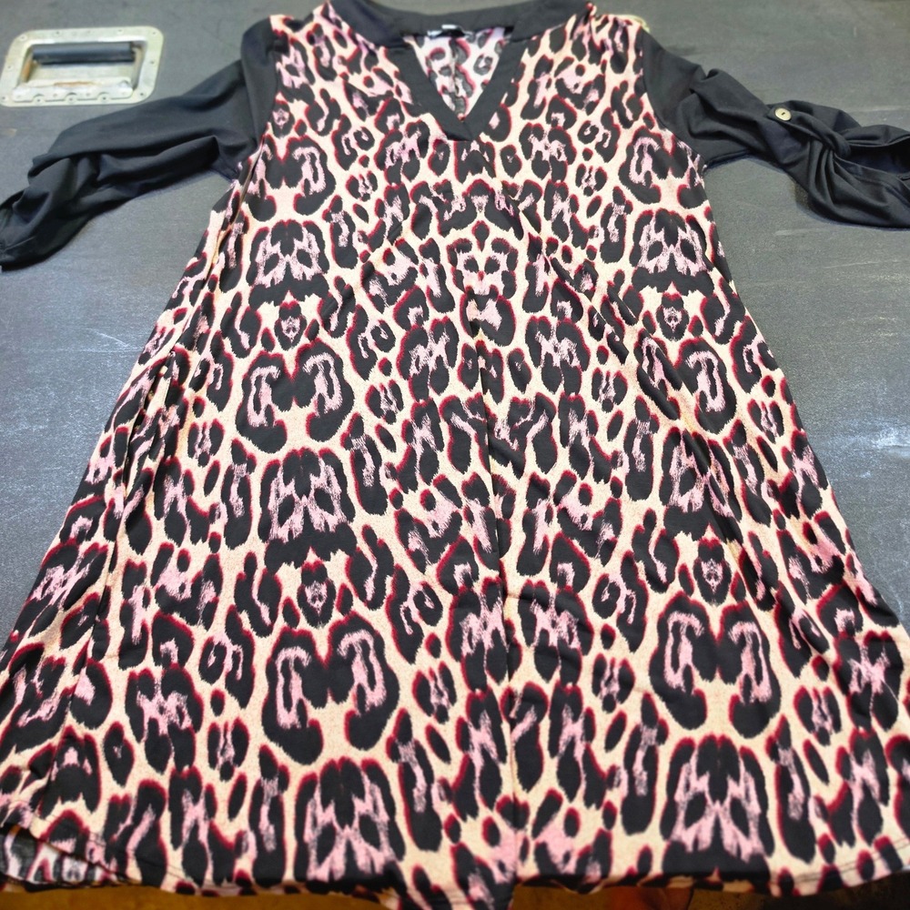 White Birch Leopard Print Roll Tab Sleeve V-Neck Tunic Top Pink Black Small